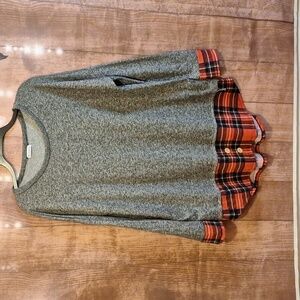EGS CALIFORNIA XL GRAY AND PLAID TOP